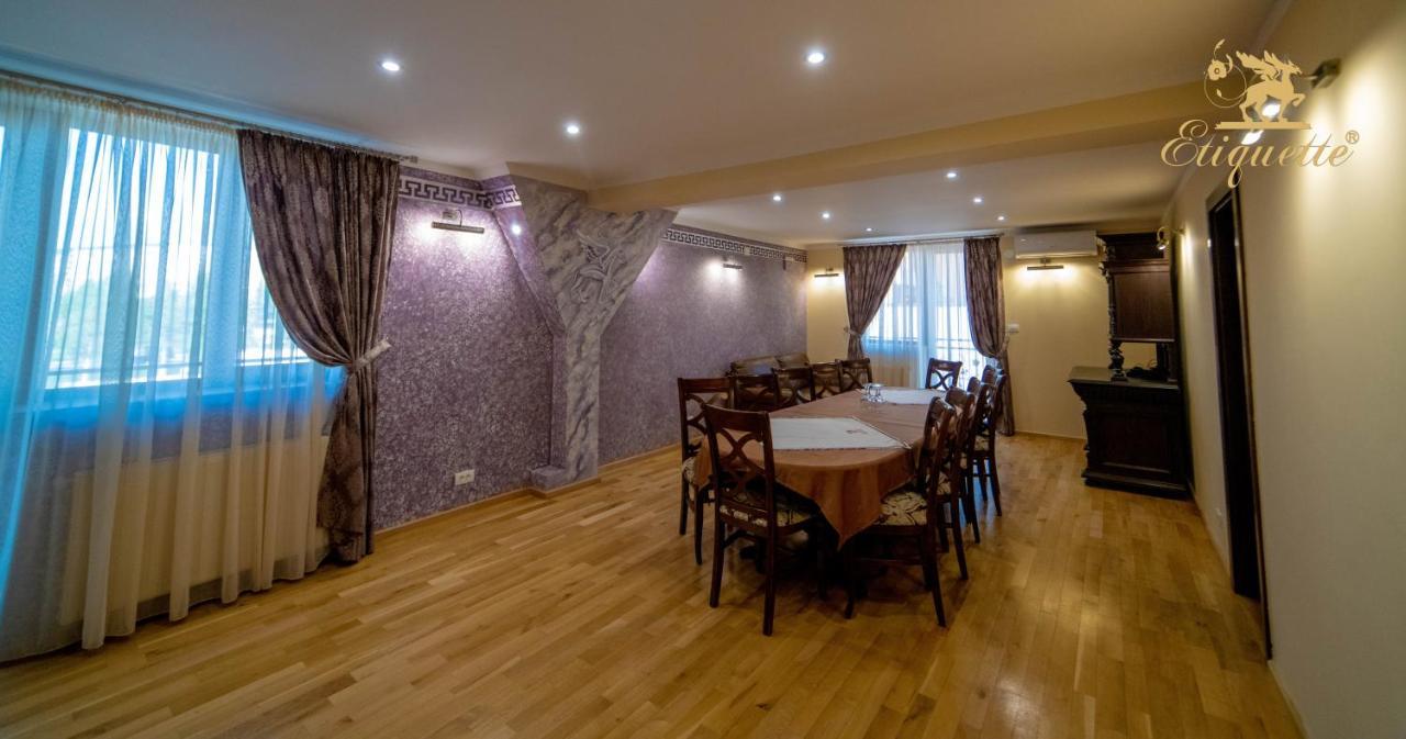 Villa Etiquette Дева Экстерьер фото